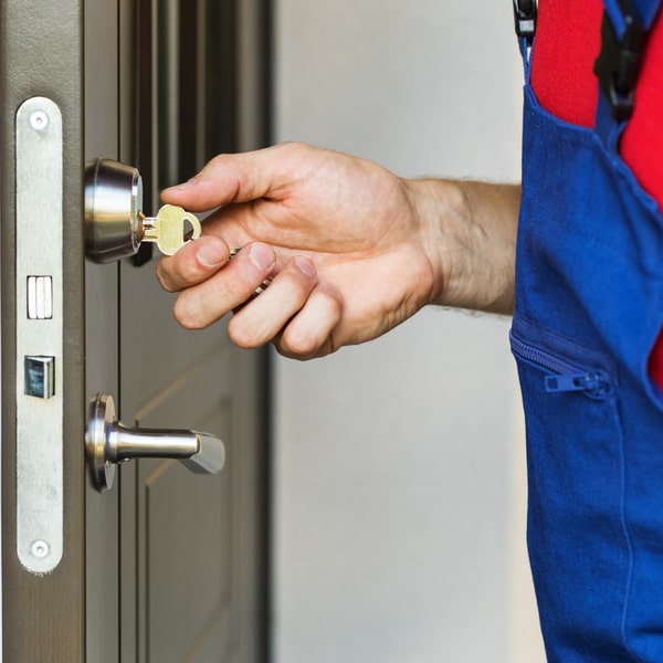 en la cerrajería residencial contamos con servicio de emergencia las 24 horas del día